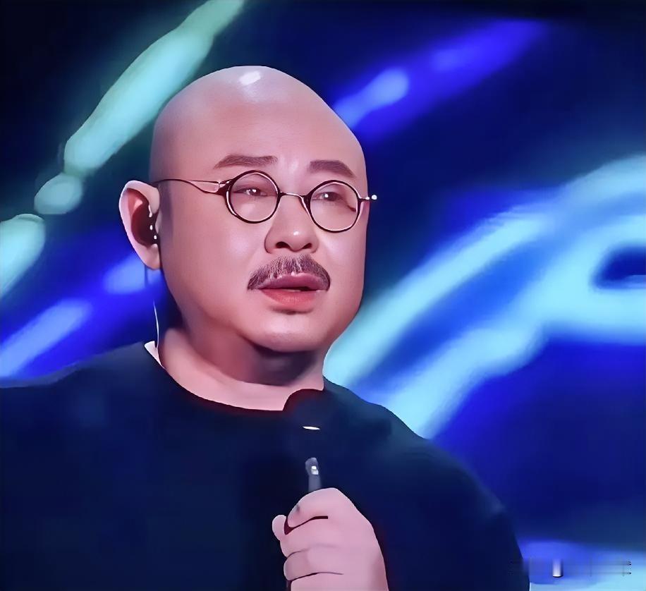 刀郎这件事儿
问题真的很大！
明眼人都看得出来，别的艺人都在忙着上综艺、炒CP，