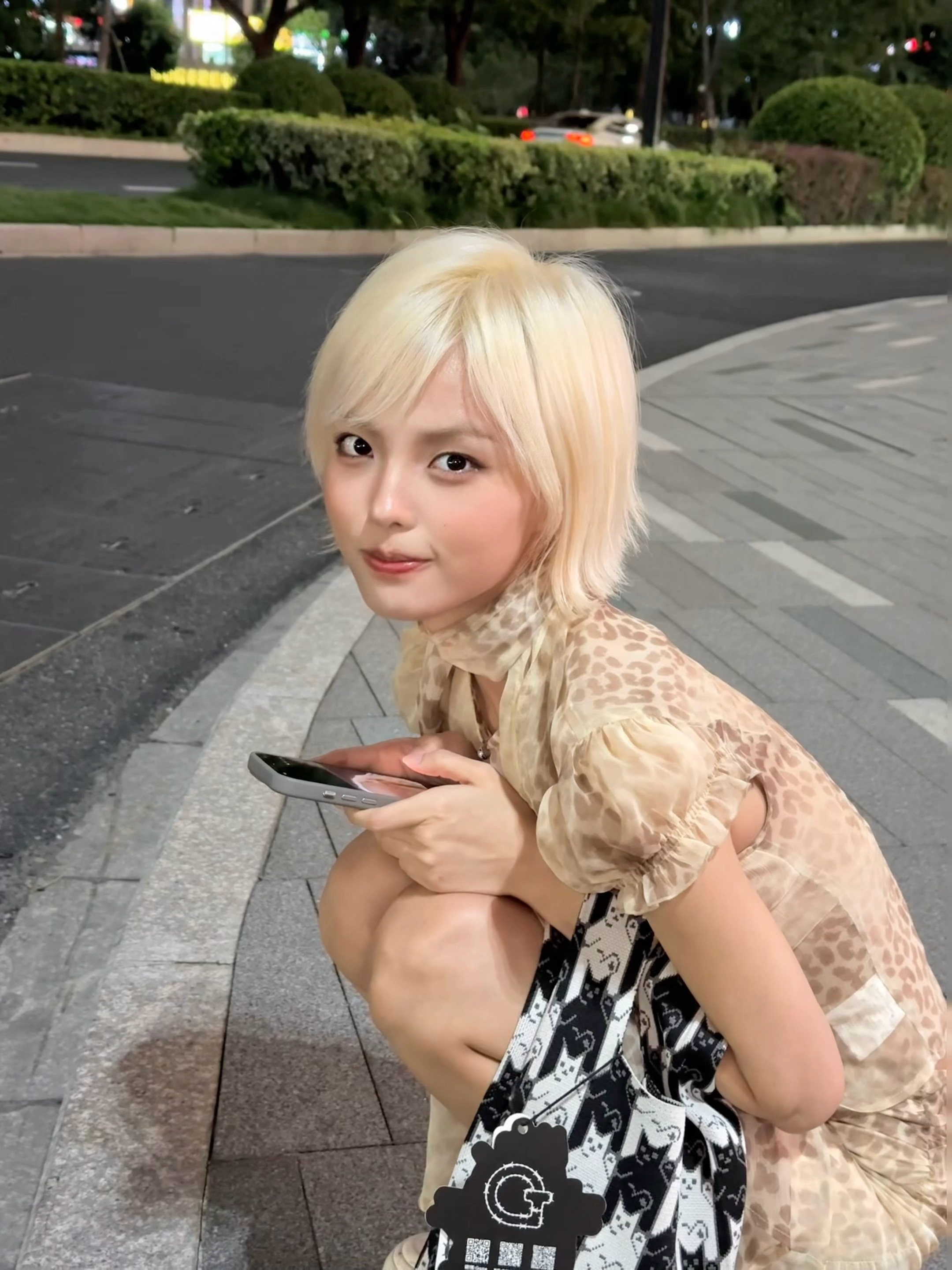 感觉有个人好像喝多了 一直在骚扰全世界脑海里一直“是不是嘛～对不对嘛～告诉我嘛告