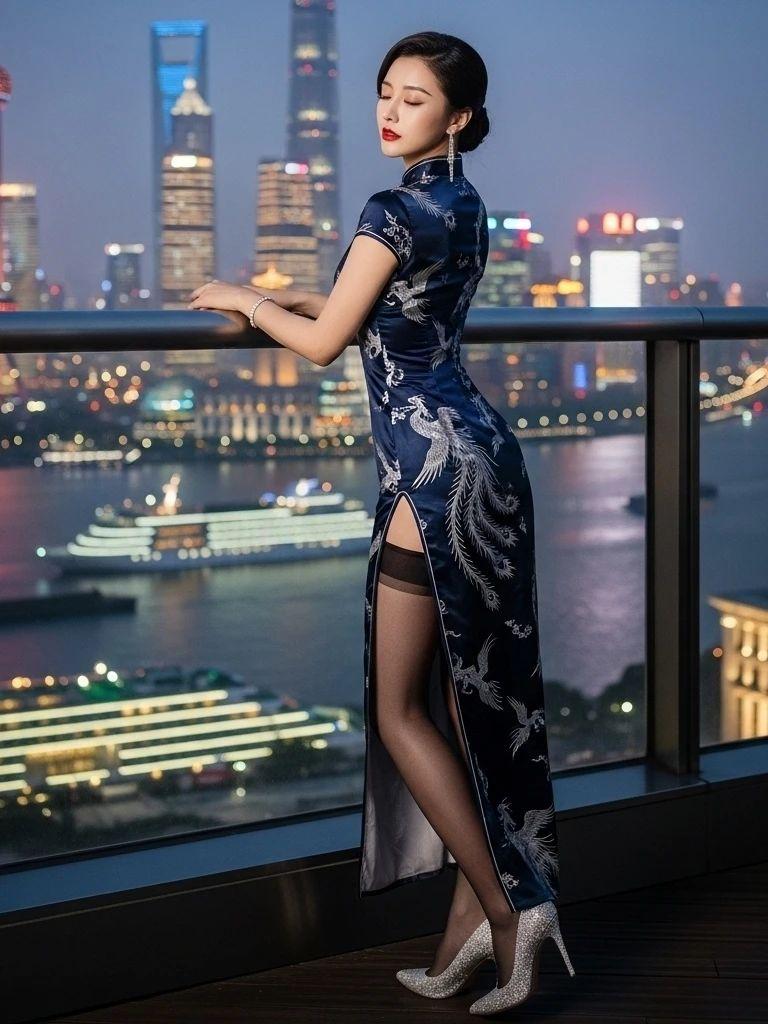 旗袍与都市丽人
当都市的棱角撞上旗袍的柔线，每一步都是传统与现代的共舞——她不是