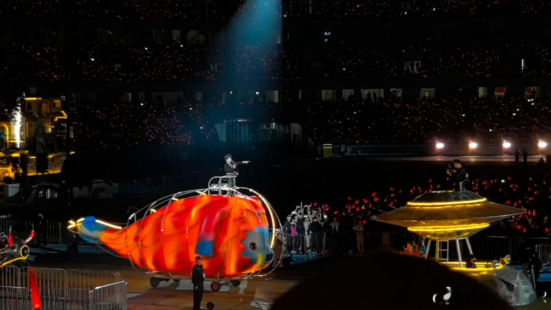 陈楚生演唱会花车啊啊啊太惊喜了 