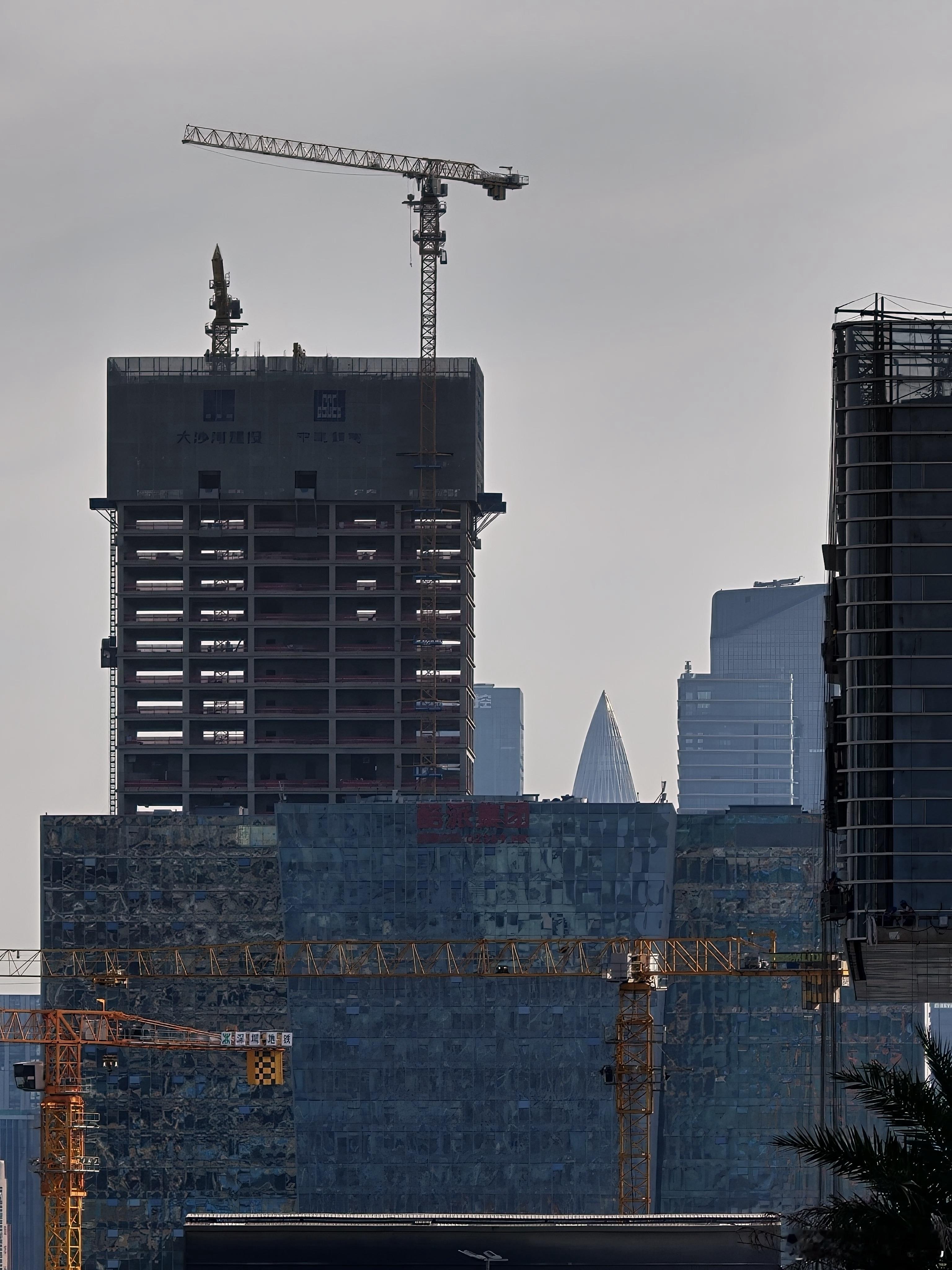 来一组旗舰极限长焦对比，哪张更好？都是来到 15 倍拍摄，也就是第二次 ISZ 