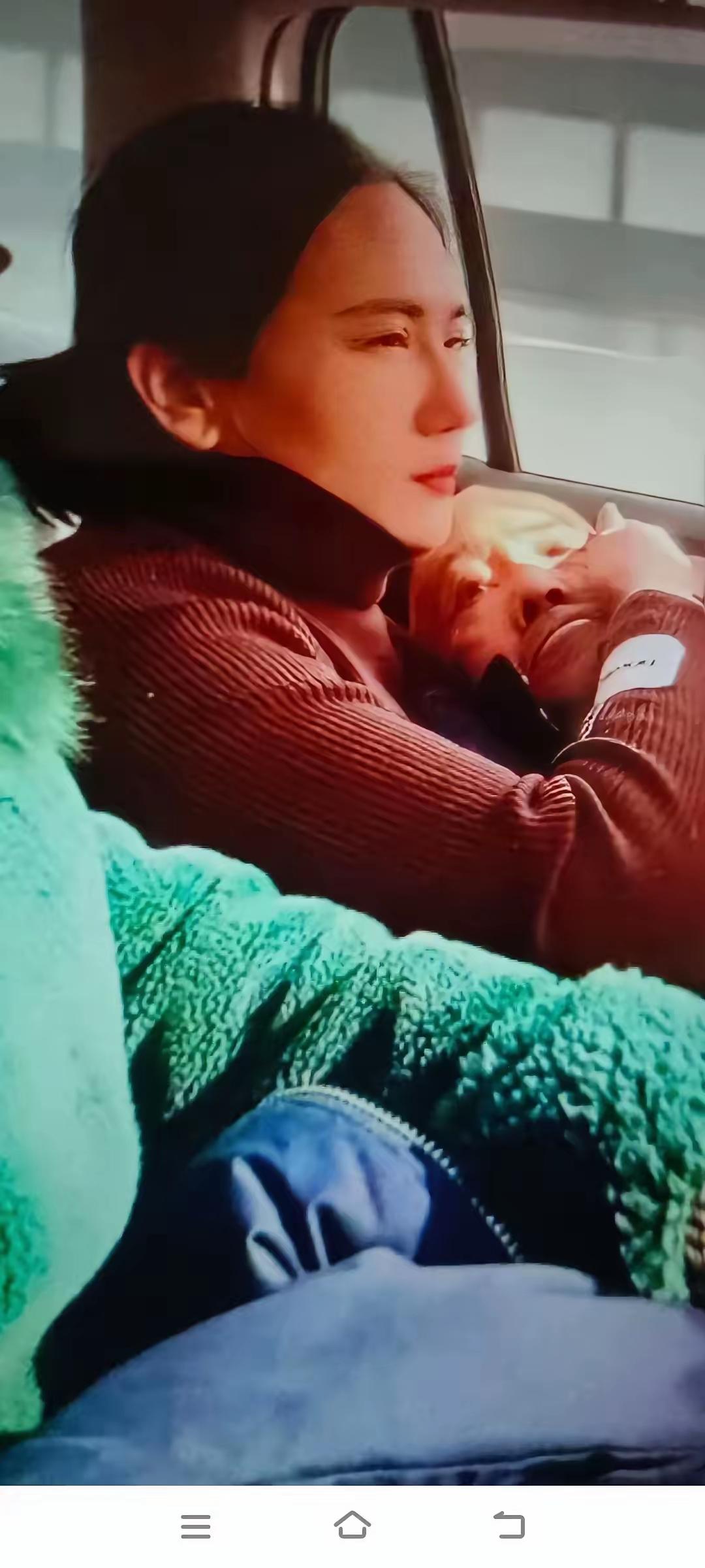 催人泪下！落叶归根。父亲在女儿家吃住20年，女儿照顾的非常好，父亲感觉自己身体越