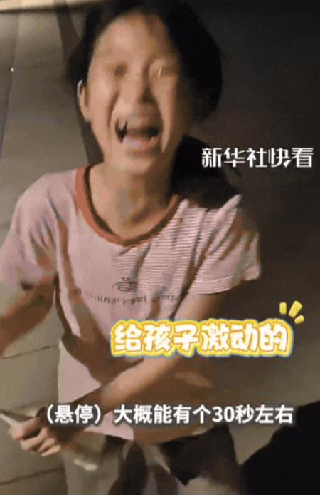 彻底解释不清了！近日在吉林长春一小区发生了不可思议的一幕，父女俩打羽毛球，结果羽