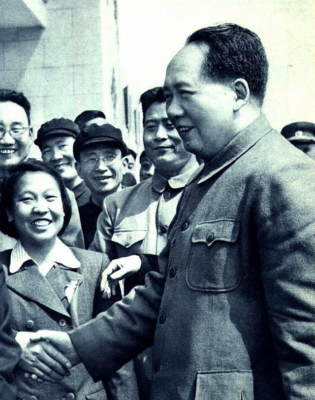 毛主席曾说自己最听不得老百姓的哭声，看见他们受苦就会忍不住流下同情的泪水
195