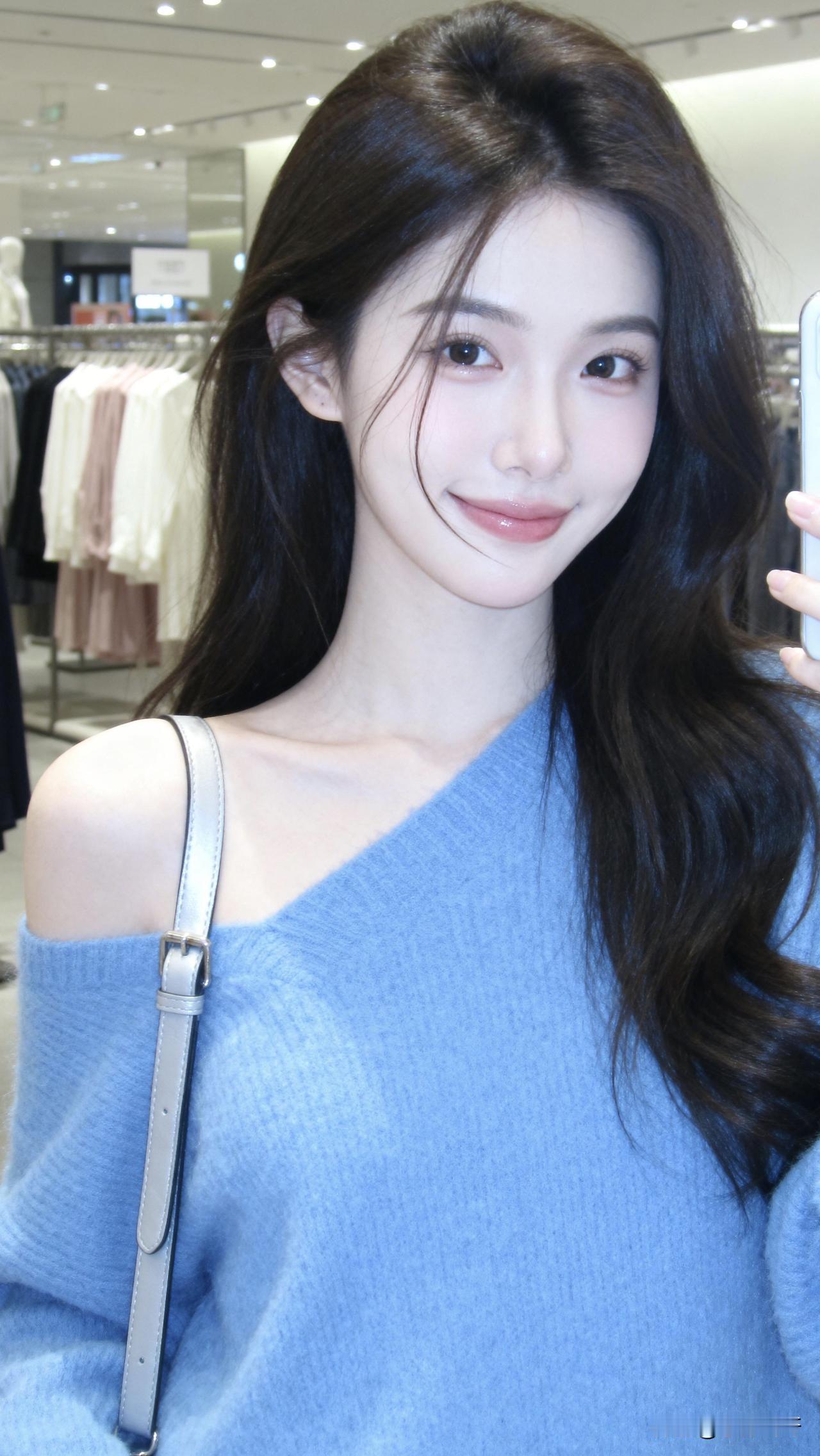 什么样的穿搭可以成为气质女神?：气质女神，穿搭门道可不少。剪裁合身很关键，材质也