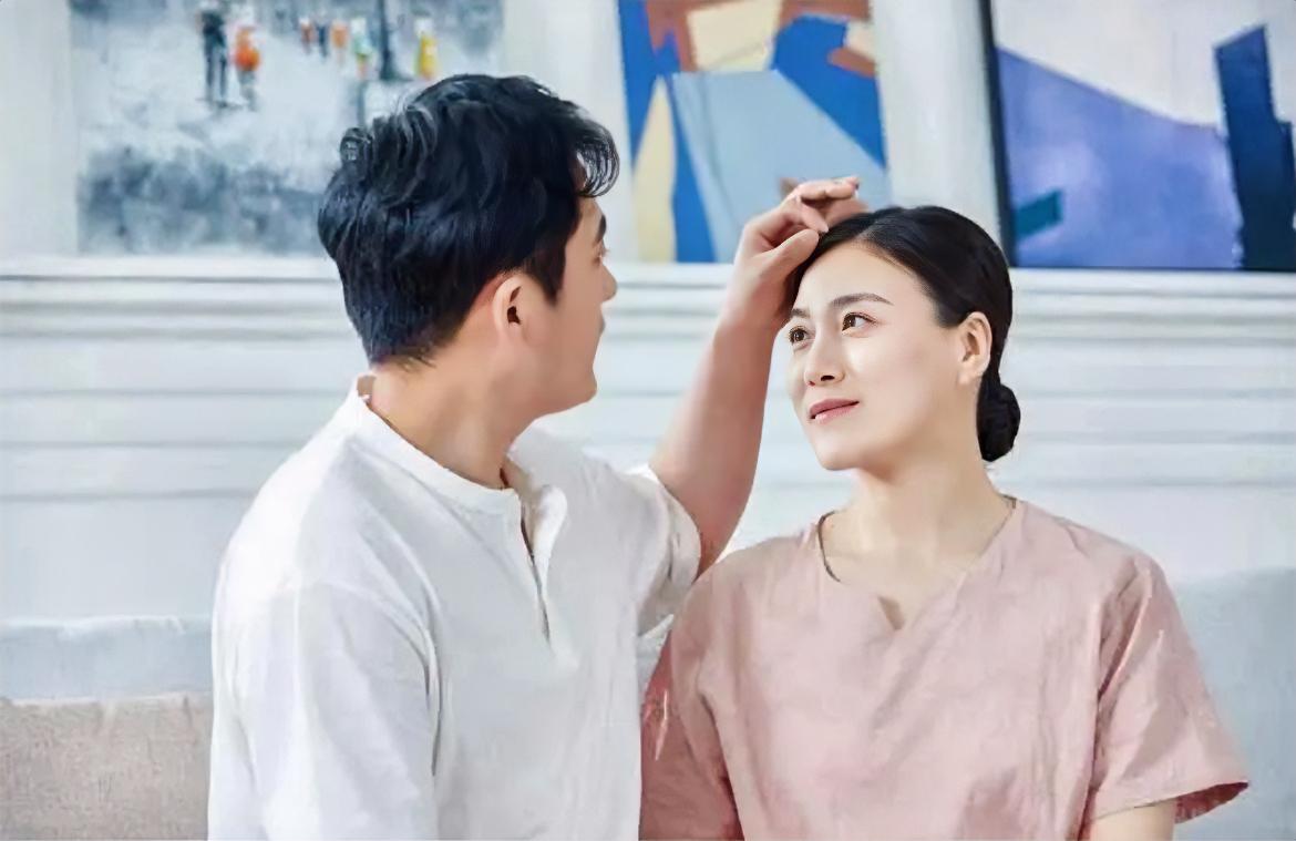 如果你老公对你有这5个表现，那他是真的把你当亲人了，你自己对照看看：

第一个，