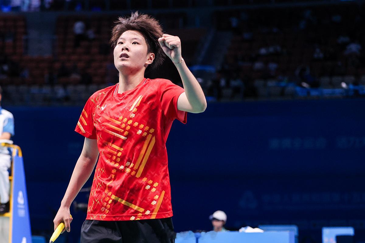 十五运羽毛球赛第一金产生——江苏青年女团夺冠青年组女团决赛：江苏 3-1 广东金