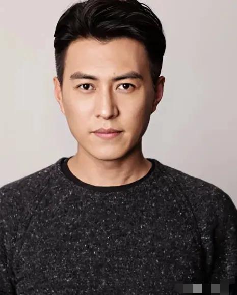 为什么都说，靳东是永远不会离婚的，不是因为他和老婆财产纠葛太多，而是因为他的老婆