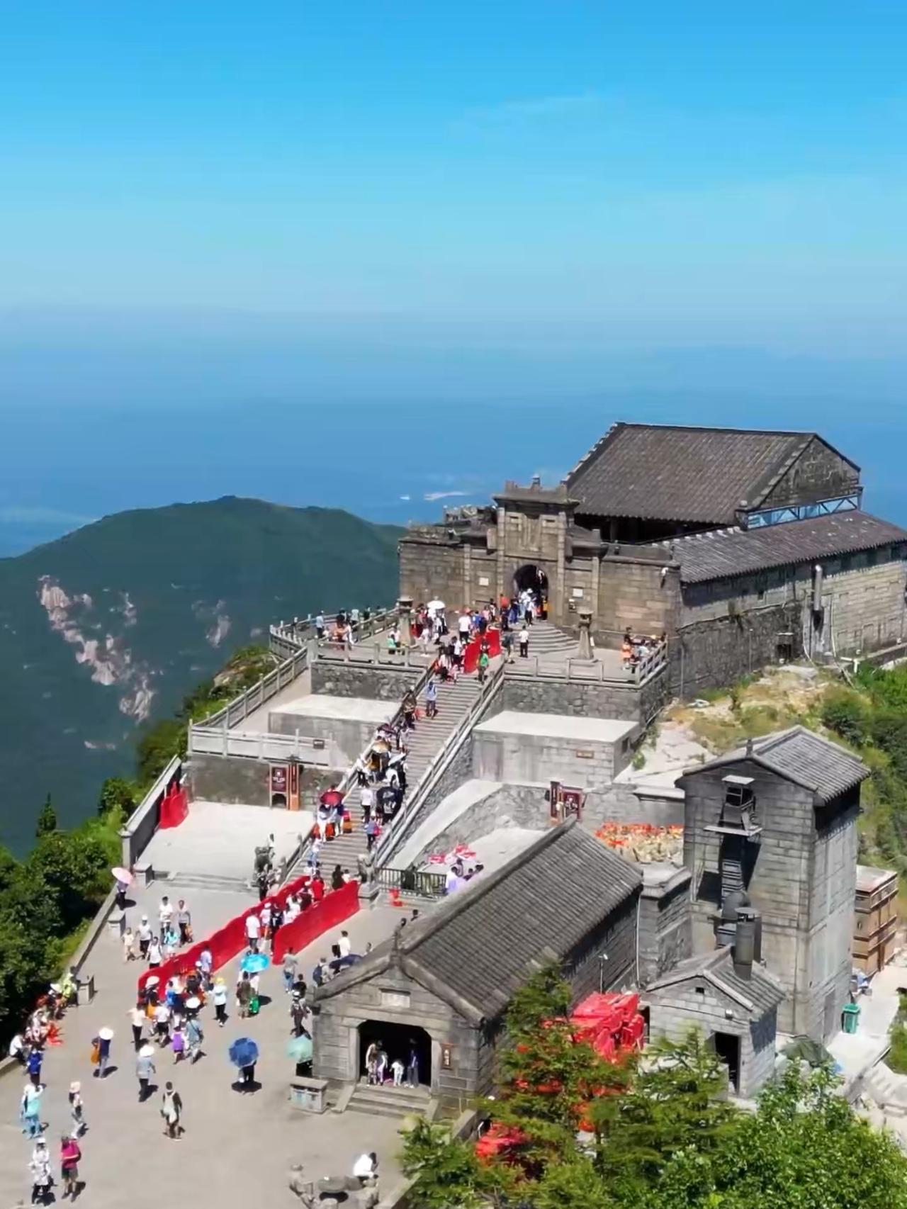 衡阳南岳大庙2027年全面禁止外香了

 
根据最新消息，2027年，衡阳市南岳