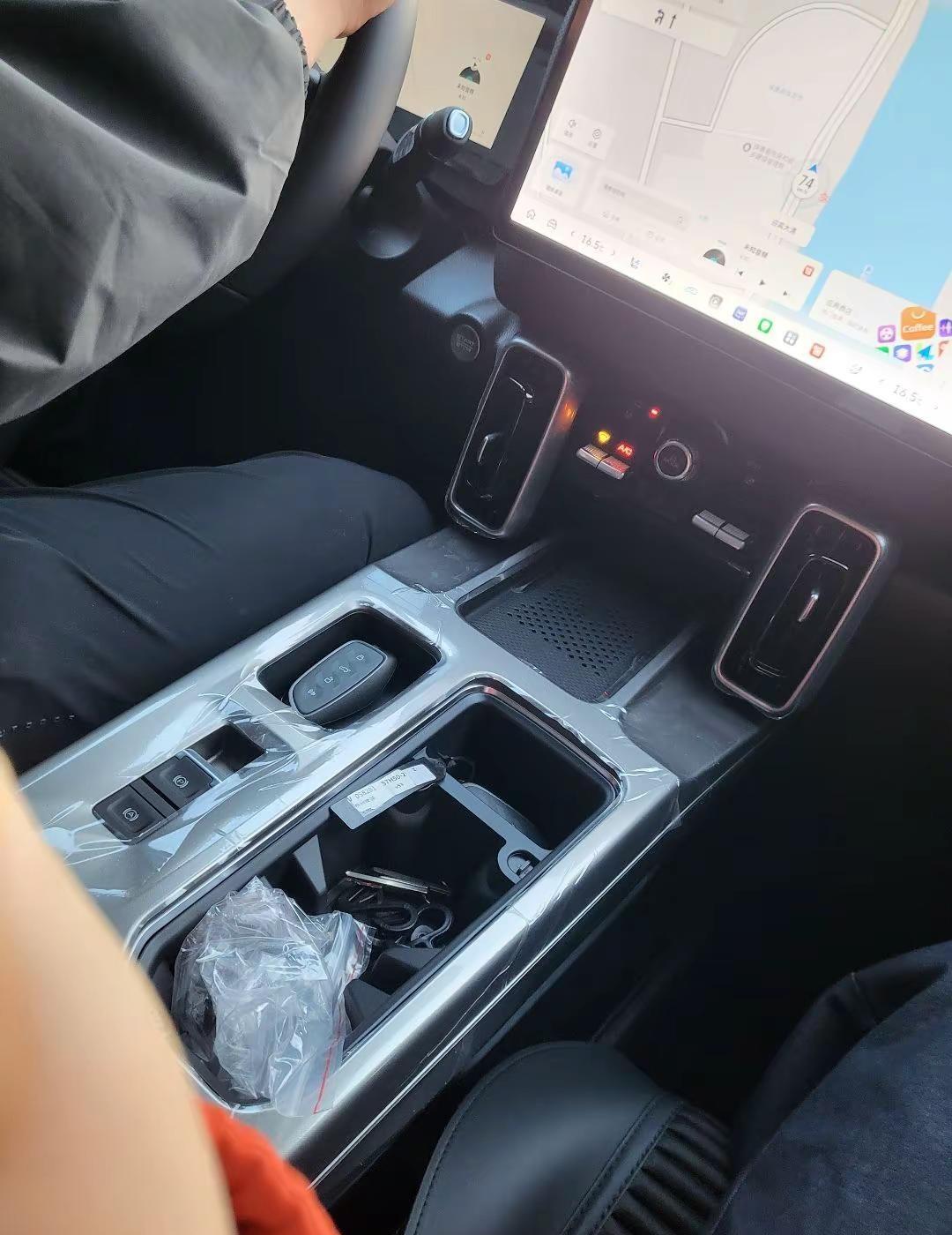 终于用上了这个音乐，不为炫耀，只为纪念，生活不需要比别人好，但一定要比以前好。新
