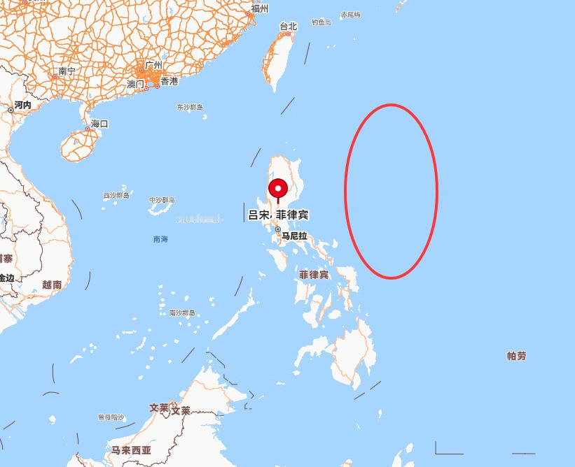 南部战区，拉了一个编队跑到菲律宾吕宋岛以东搞实单演习去了美日菲在吕宋岛以西搞肩并