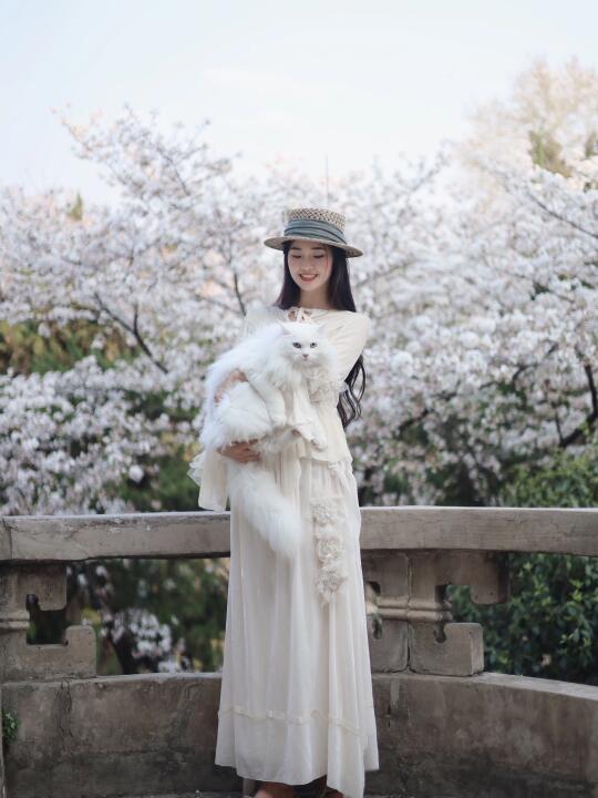 樱花城堡里的女孩