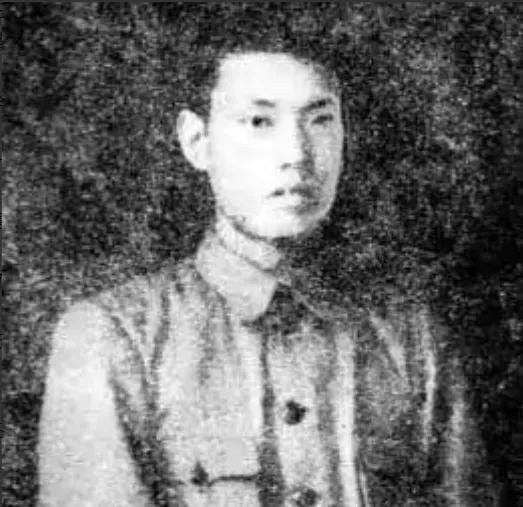 1929年，地下党员丁惟尊叛变，还要带着敌人去火车站抓人，他的妻子知道后，连忙说