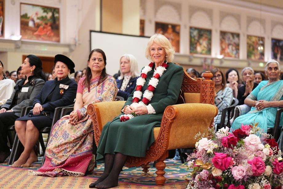 2025年10月29日，查尔斯与卡米拉庆祝这座寺庙30周年而参观了BAPS斯里斯