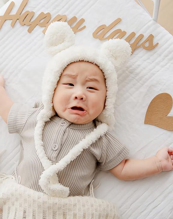 今晚广东啊b点算，鞭炮连天，哭个不停
从中午开始就陆续放鞭炮，bb不断被吓哭，真