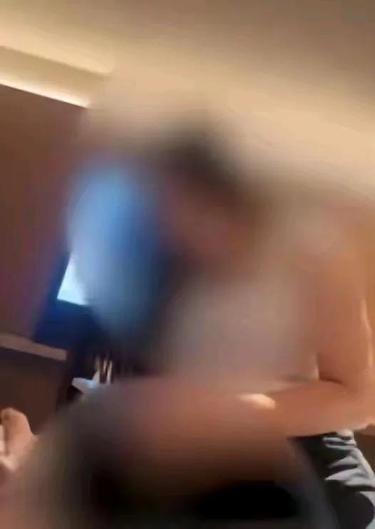 江苏一男子，下班后身心疲乏。于是，男子进了一家按摩店，打算放松一下。他点了一个女