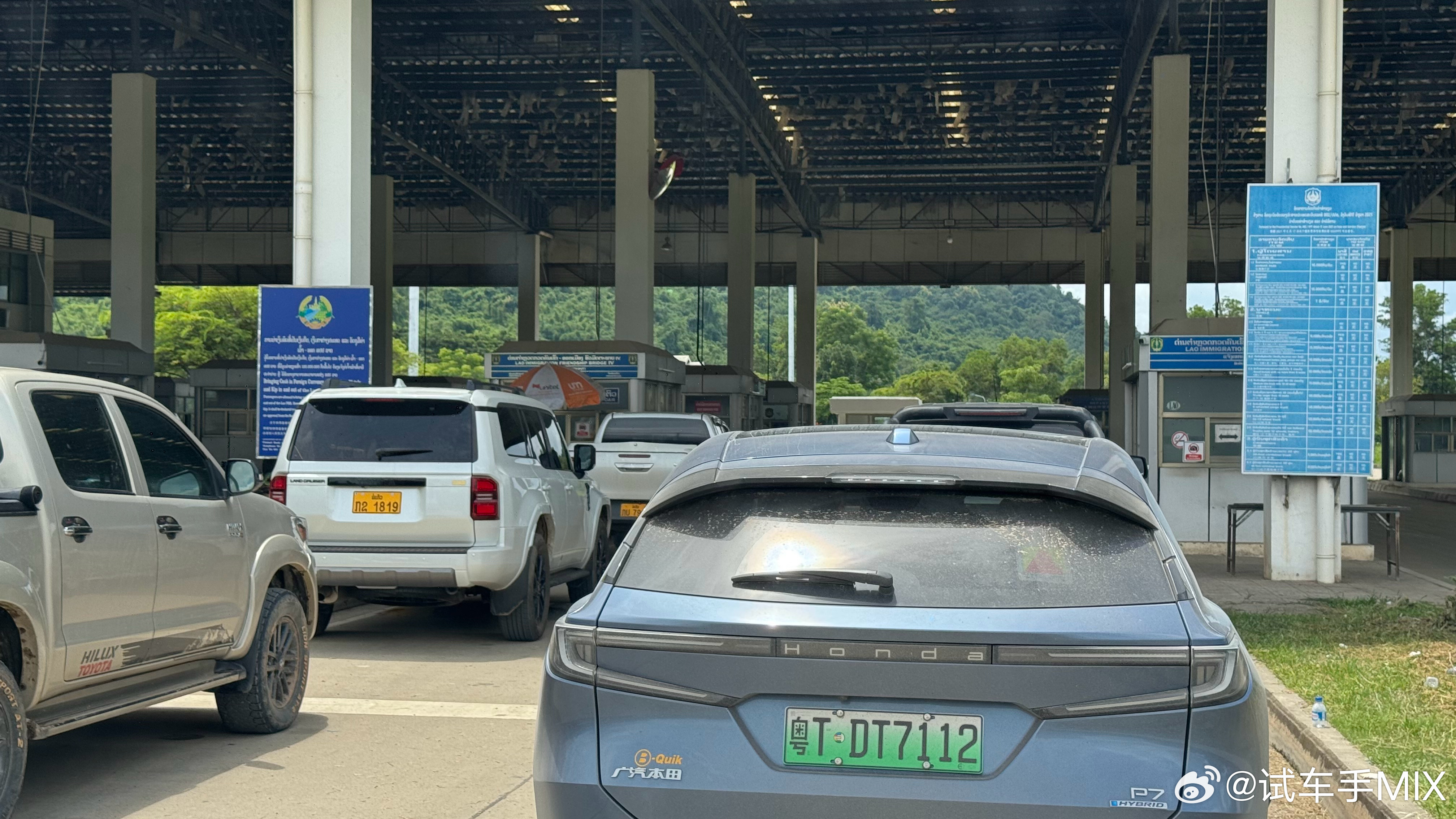 从老挝和中国边境出发经历了6小时的老挝破路折磨（235km）进入泰国境内，再给P