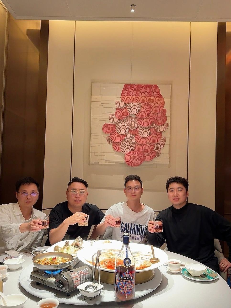迟来的生日团圆饭[鲜花]没想到这么快迈入到了三十岁的行列，现在越来越觉得人应该多