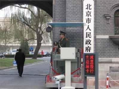 行政驻地搬迁从来不是“被赶”，而是城市发展到一定阶段的主动战略选择。早年北京市政