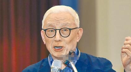 “台独”顽固分子曹兴诚再抛谬论。
台媒报道，曹兴诚18日出席“独派”团体活动，在