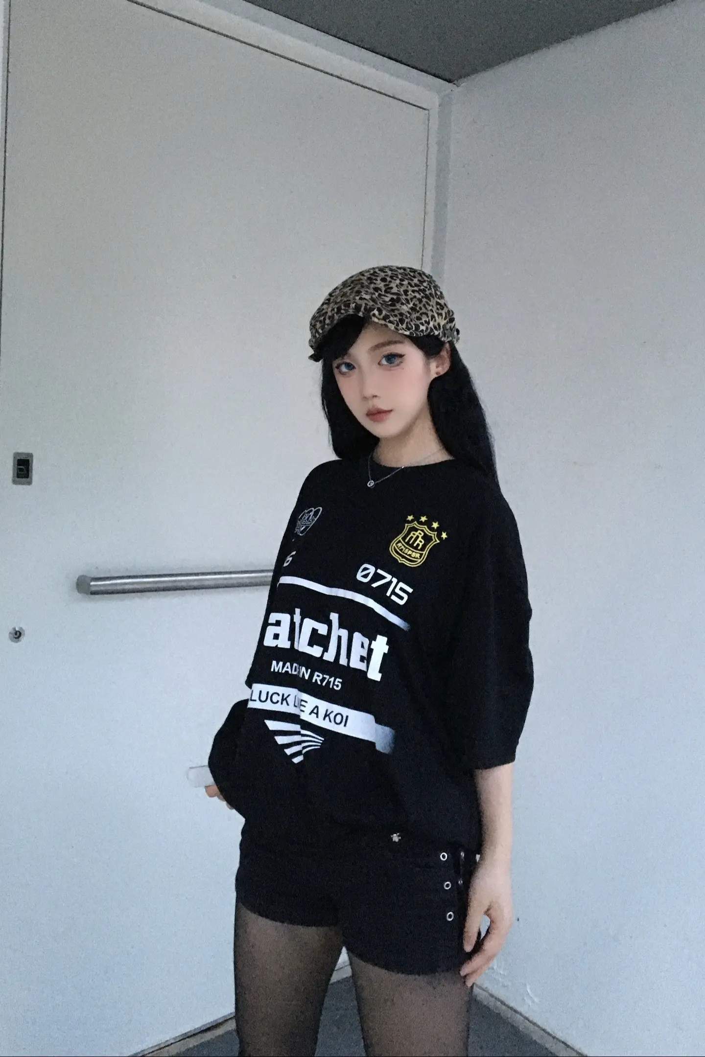 认真对待感情 然后给朋友提供很多笑话
