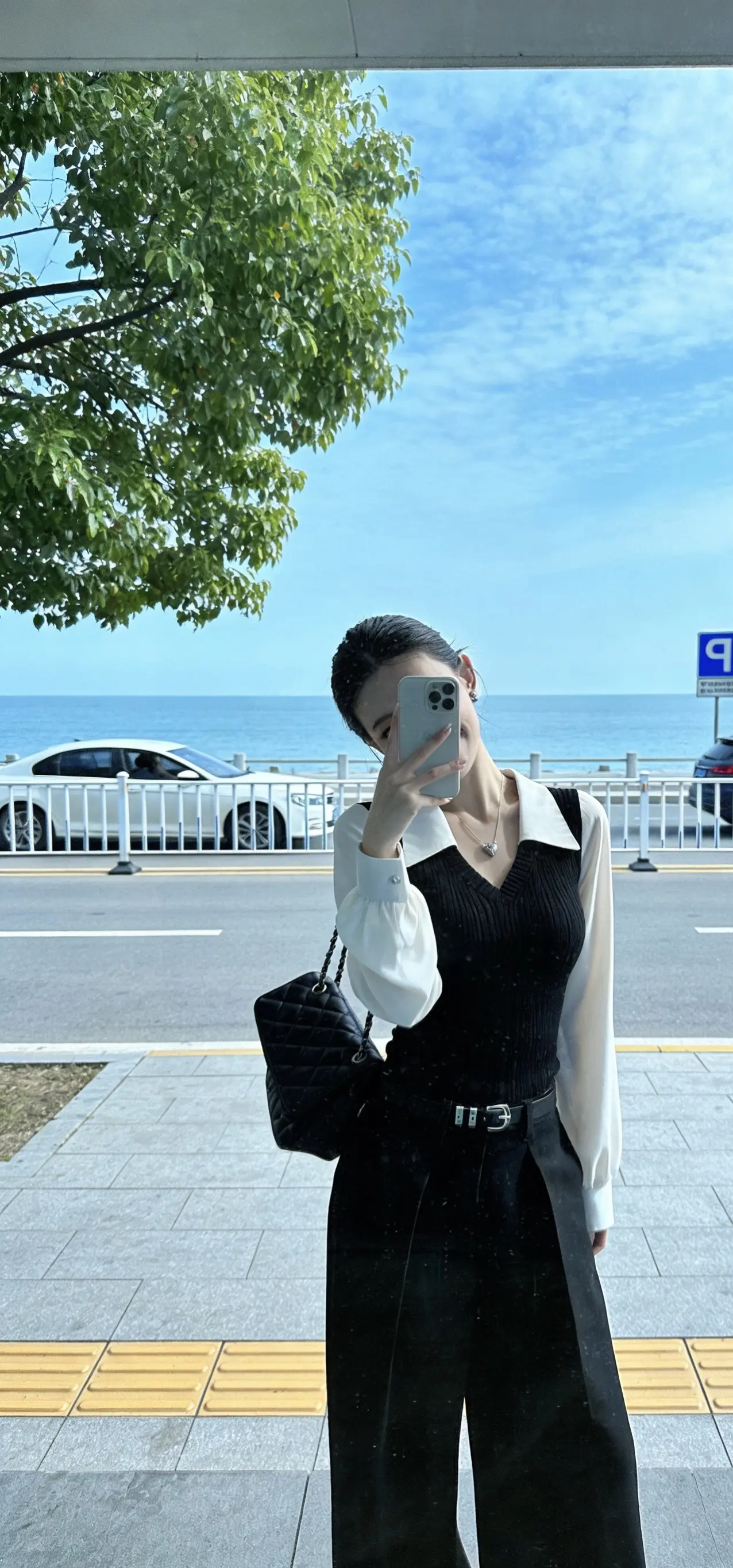 人生如果找不到方向，那就走向自已，允许情绪流动 不压抑难过 不强迫开心...