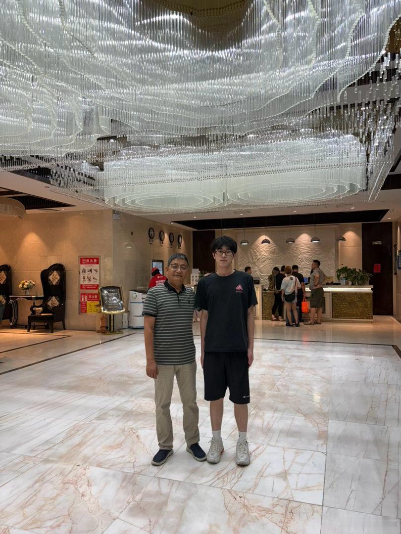 接了一个小盆友。居然高了许多。帅了许多。找女婿的快看过来。 