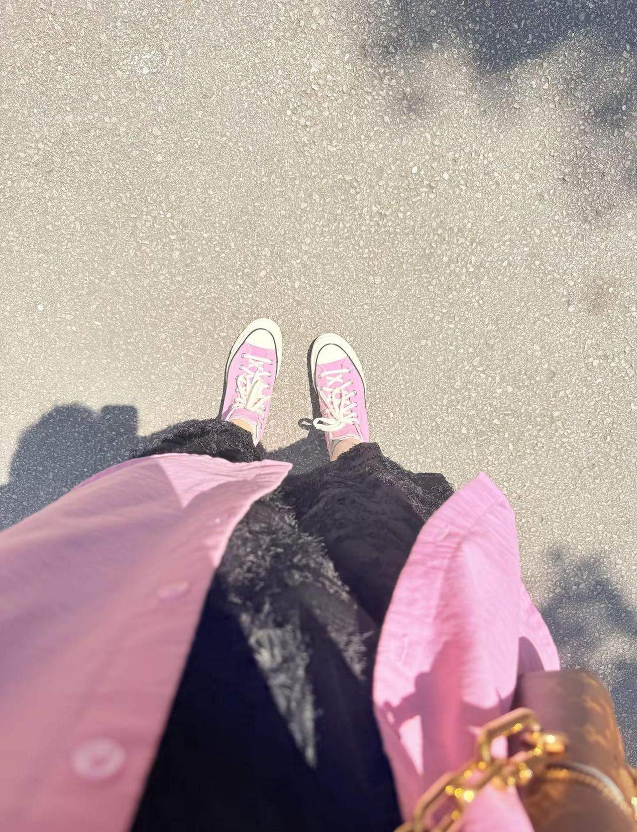 节日快乐🎀是妈妈也是闪亮的自己✨。母亲节快乐 粉色匡威 每天都是限定的一天 今