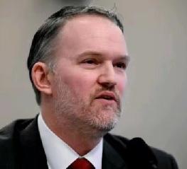 格里尔再次被特朗普推出，为美国强收"安全溢价"：盟友被迫买单，供应链重构遇阻！