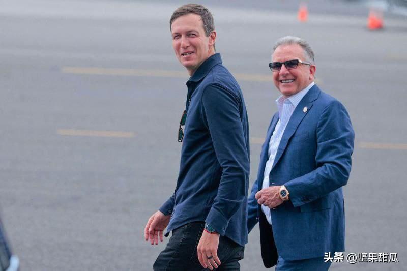 美国给乌克兰送回大兵。CNN称，美国当局将45名移民遣返回乌克兰，被遣返者全程被