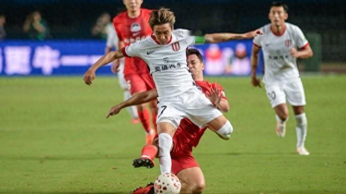 成都蓉城0-0河南错失提前夺冠，中超冠军悬念推迟到凤凰山

成都蓉城的中超首冠，