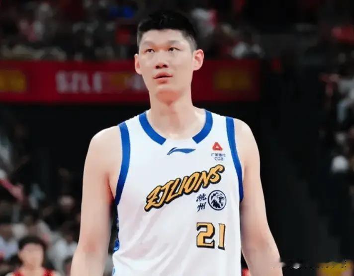 胡金秋就是目前CBA最稳定的得分手，他在场上不吃球权，但是每场比赛轻轻松松拿下2