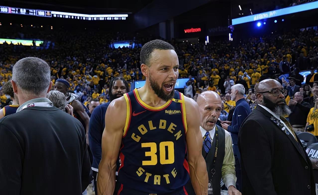 勇士队的库里状态平平，23投9中，三分球15投仅4中。不过在比赛最后几分钟，他连