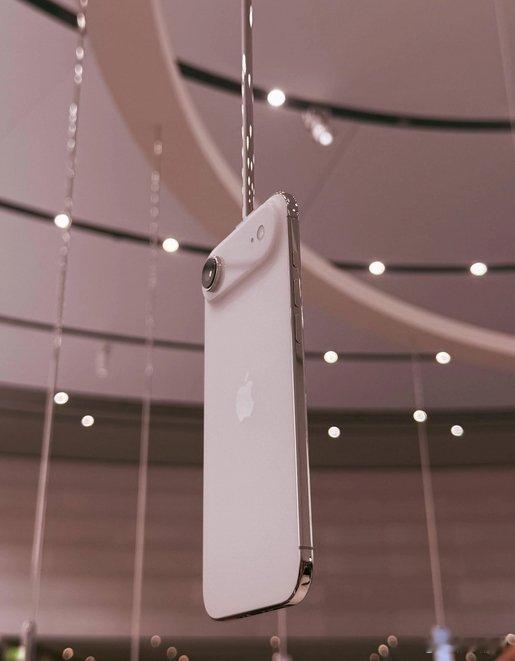 【曝iPhoneAir设计师跳槽】 1 月 7 日消息，据彭博社报道，参与 iP