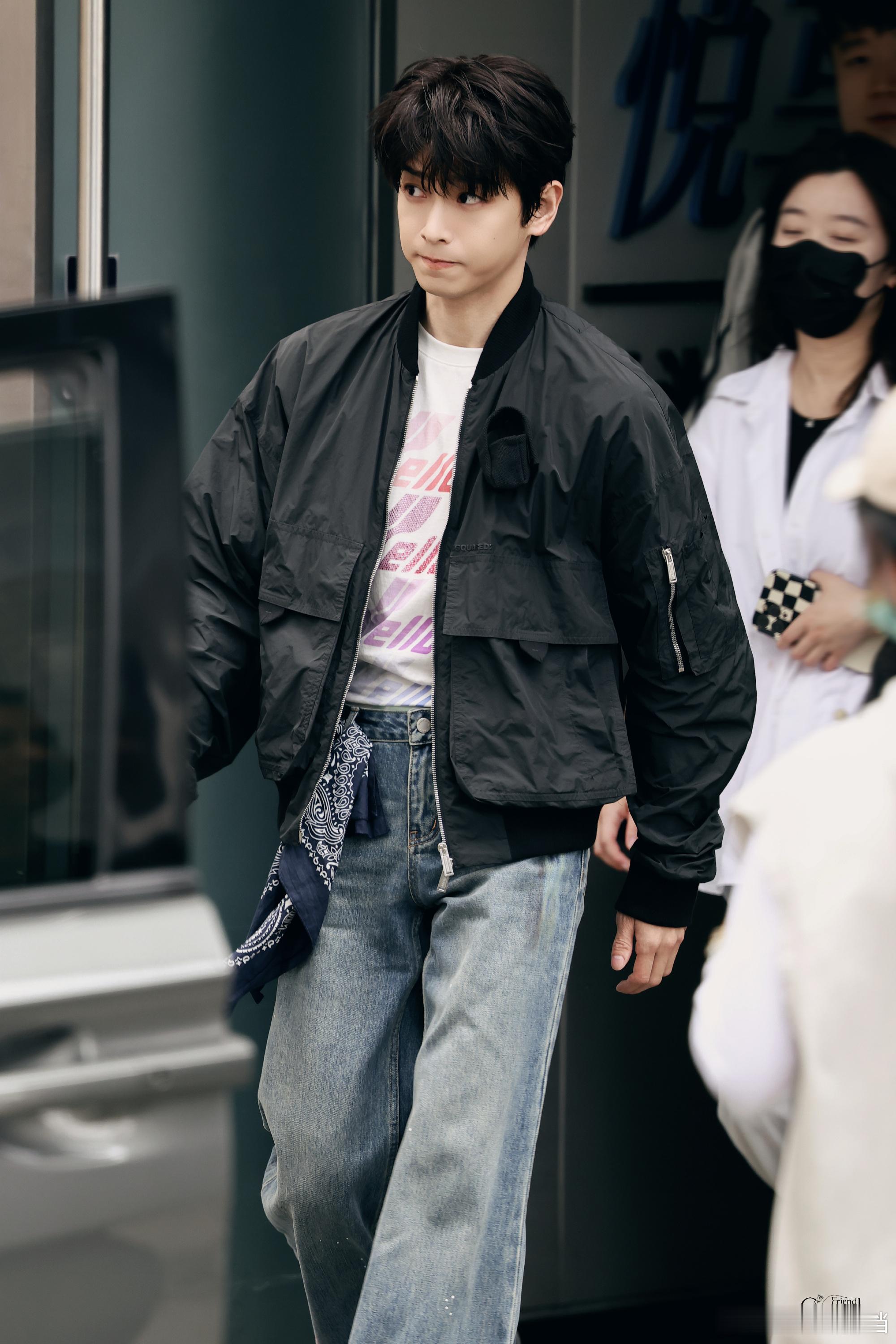 密室大逃脱8 我的评分：彭昱畅我没演过坏人密室大逃脱闯关途中不忘认真澄清，彭昱畅