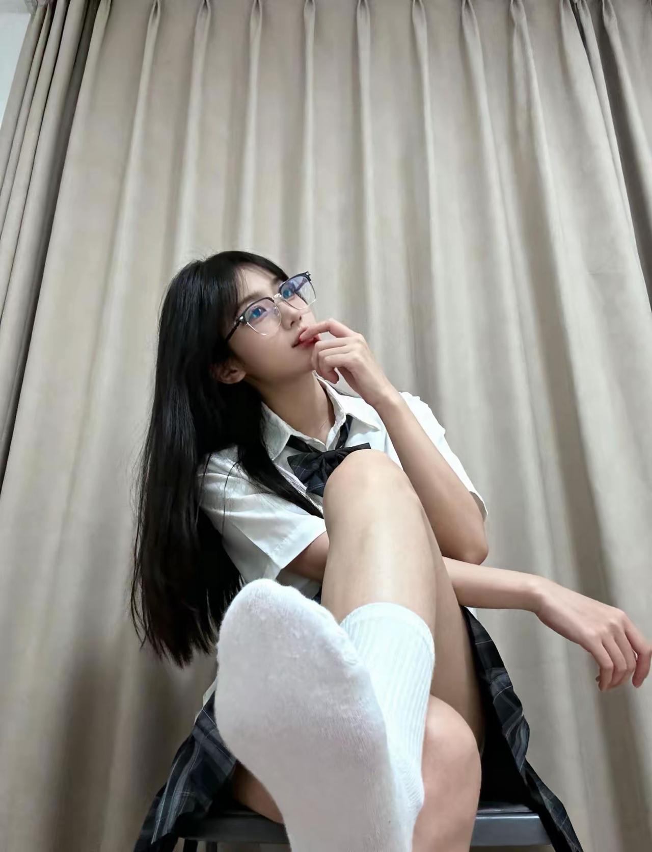 “少女心满满，黑发蓝眼，青春校园风”📸✨清纯活力少女 少女清纯风