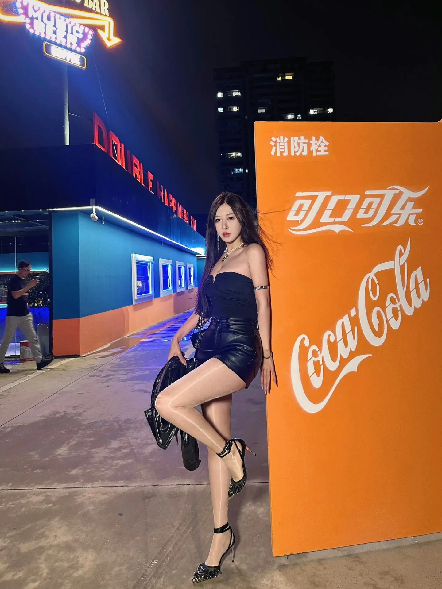 自古深情留不住。