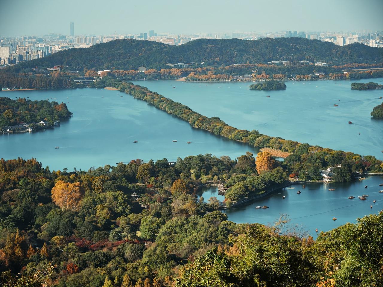 我常跟家长说，得数学者得天下。初中阶段，数学相对简单。到了高中，就拿正常的联考来