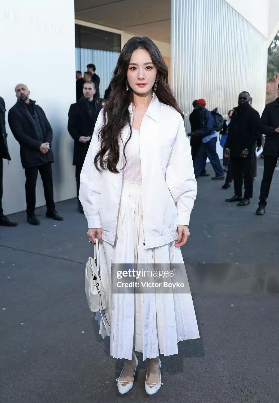 唐嫣、杨幂两位美女时装周G社生图来啦来看看状态咋样 