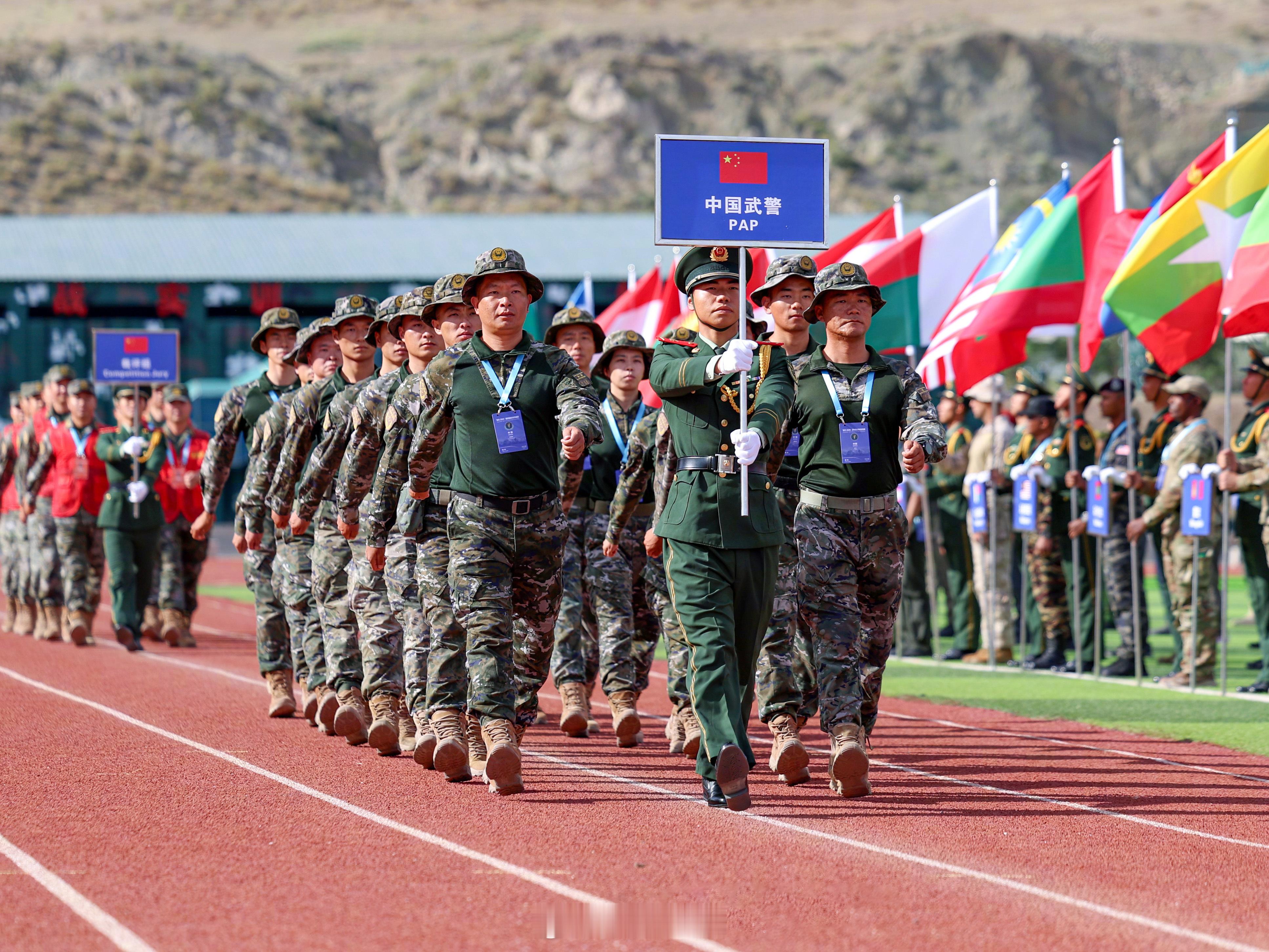 锋刃-2025国际狙击手射击竞赛，来自20多个国家的50余个狙击小组，在乌鲁木齐