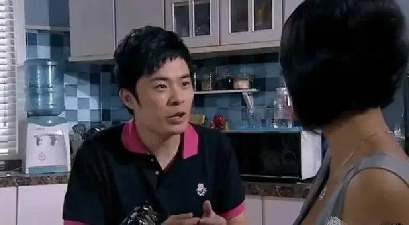 交大学历被嘲上热搜
 
昨晚刷到个片段，曾小贤对着勾股定理发呆。弹幕齐刷：上海交