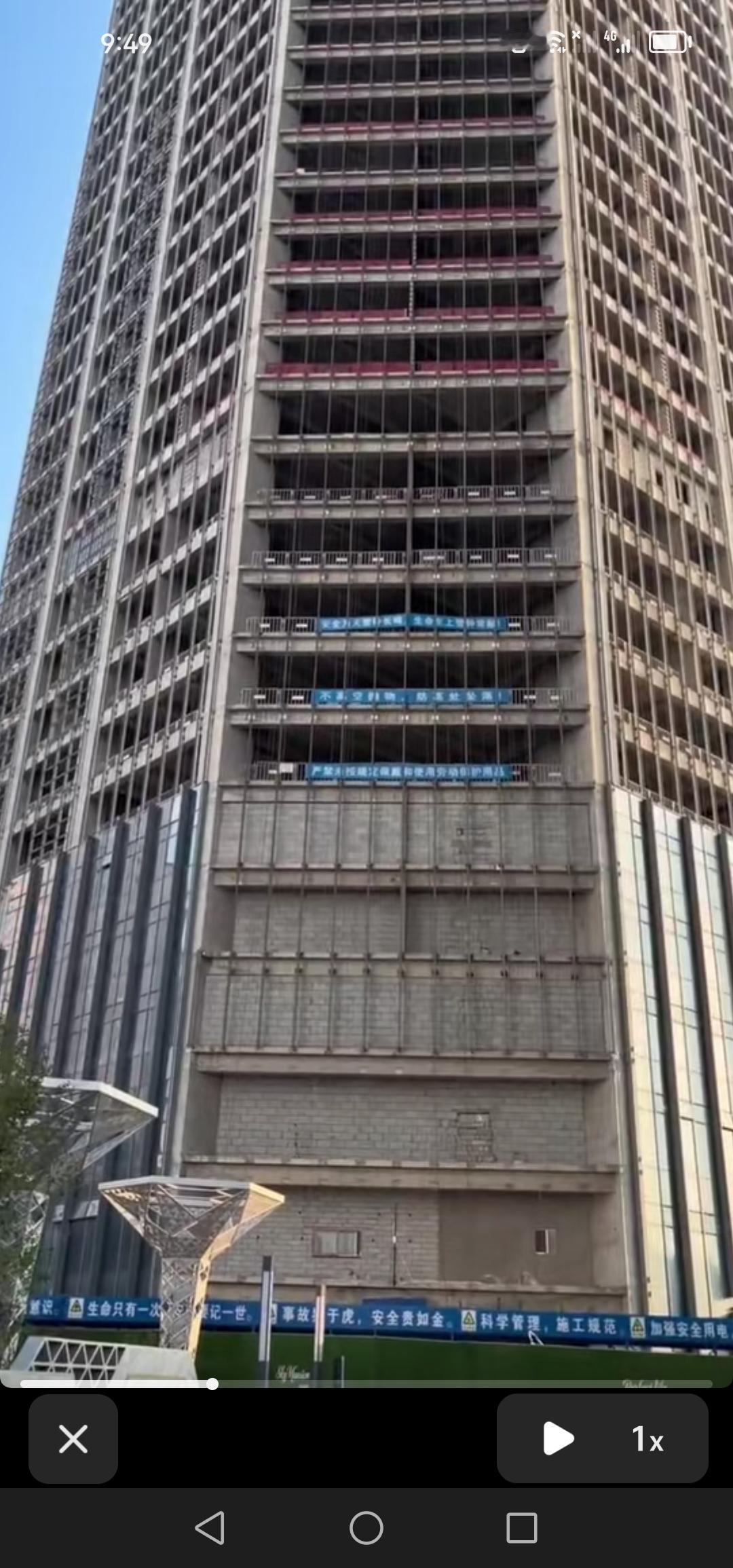 长春市宝新大厦工程推进迅速，主体龙骨已安装完毕，接下来就要安装玻璃幕墙了。

长