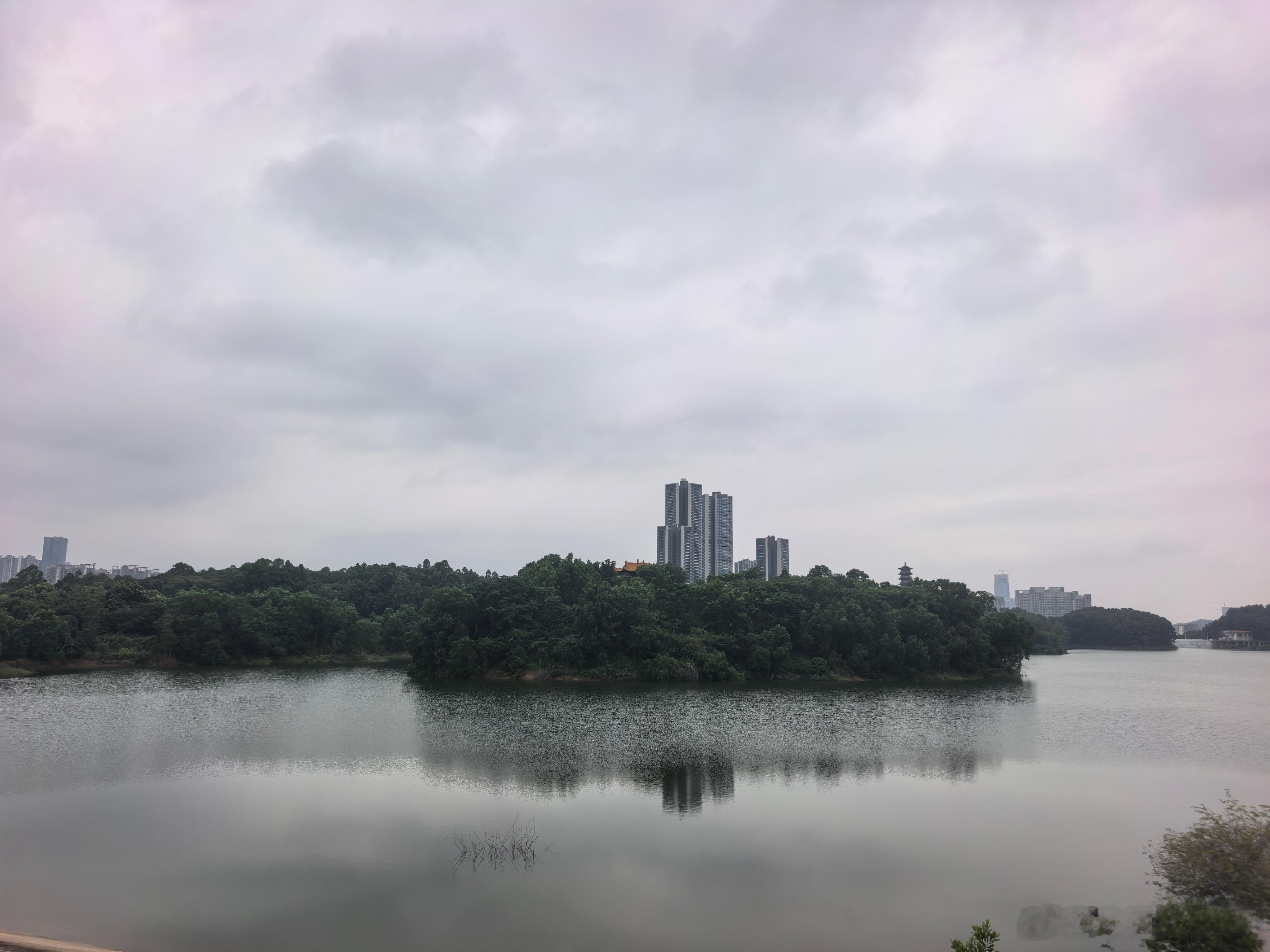 儿童节快乐六一儿童节 快乐本无定义，美好无关年龄。别太严肃，别太赶路。成年人最大