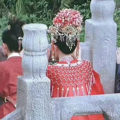 像小狗狗趴在那边 ​​​