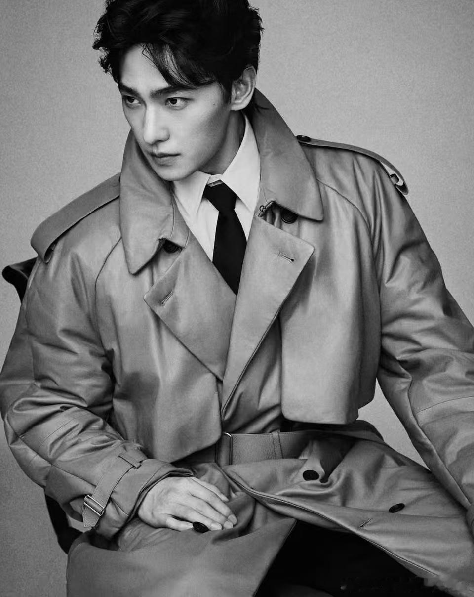 杨洋 顶级Alpha的苏感 时尚圈最强气场daddy全力输出，杨洋背头造型结合黑