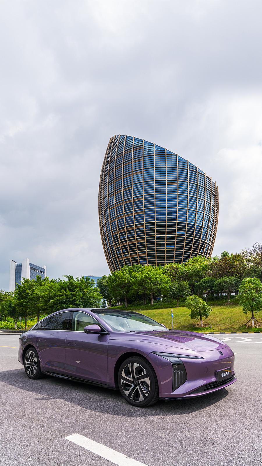 和星海S7出门，手机内存总告急！
无框车门配上低趴姿态，随便一个街角停下，侧45