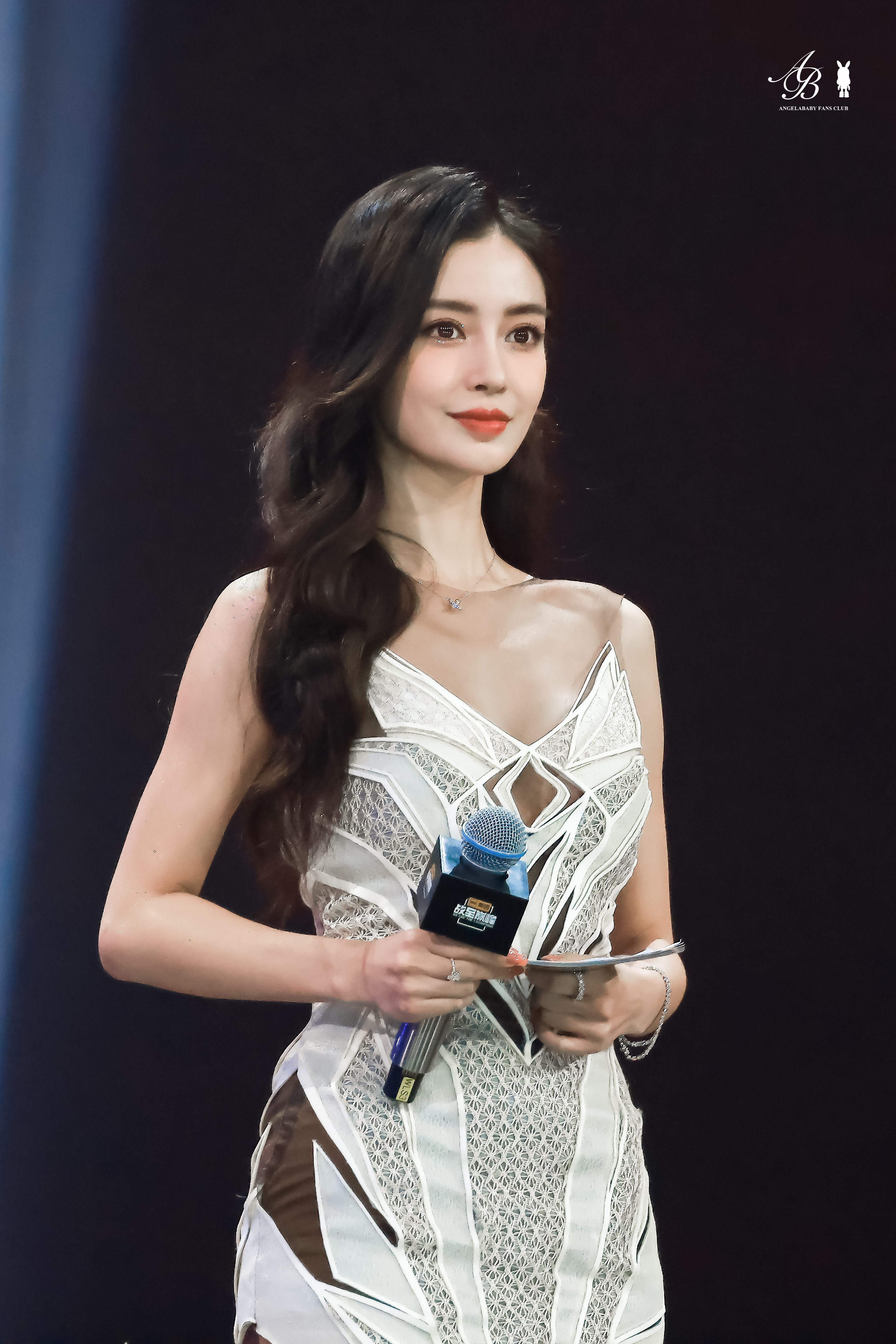 #angelababy# [兔子] #杨颖# 全程贴心陪伴，有效调动现场氛围🔥