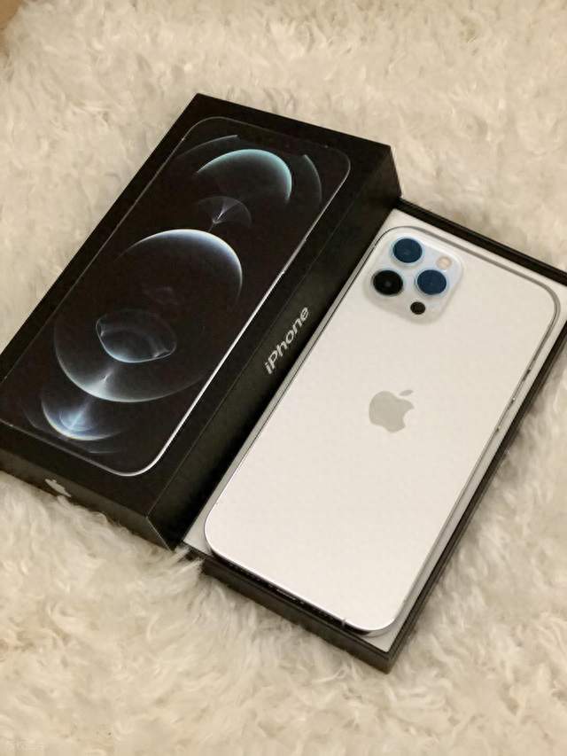苹果确认美版 iPhone 18 Pro Max 存在断网故障，受损用户只能换机处理