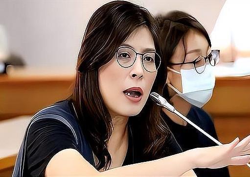 解放军亮剑筑牢底线，郑丽文访陆开启两岸和平新契机
 
4月7日，台海两大关键事件