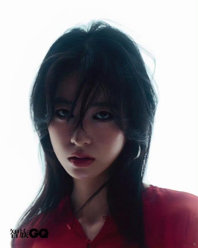 #周雨彤[超话]##周雨彤全身戴假发#我真的很喜欢这样的一个造型，而且对于我们来